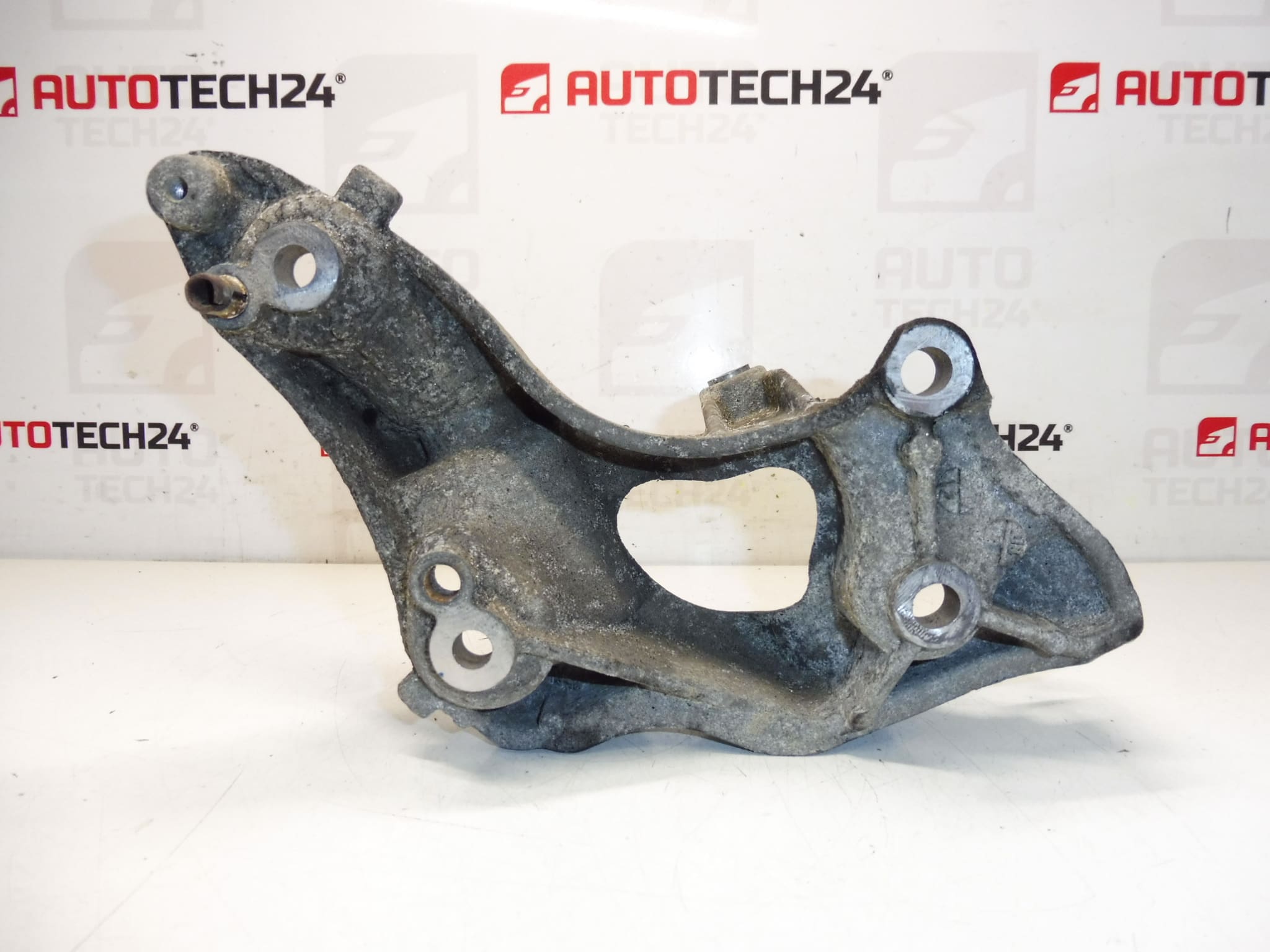 Alternator holder Citroën Peugeot 9658199180 5706L3 - Image 2