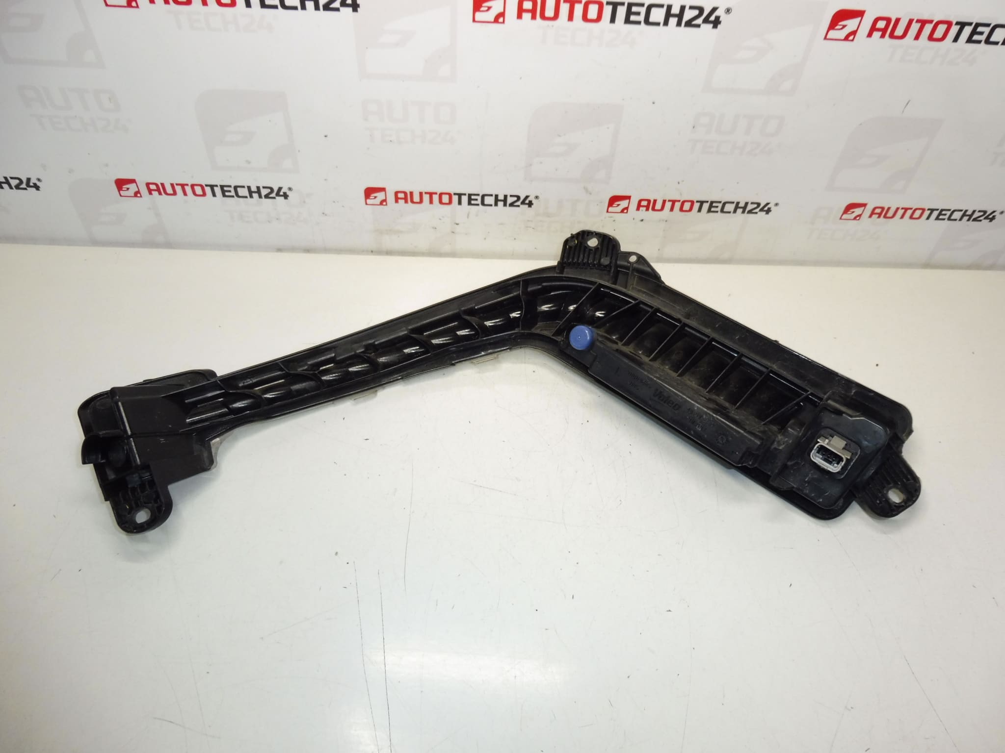 Left daytime running light Valeo LED Peugeot 308 90001685 6208X4 - Image 2