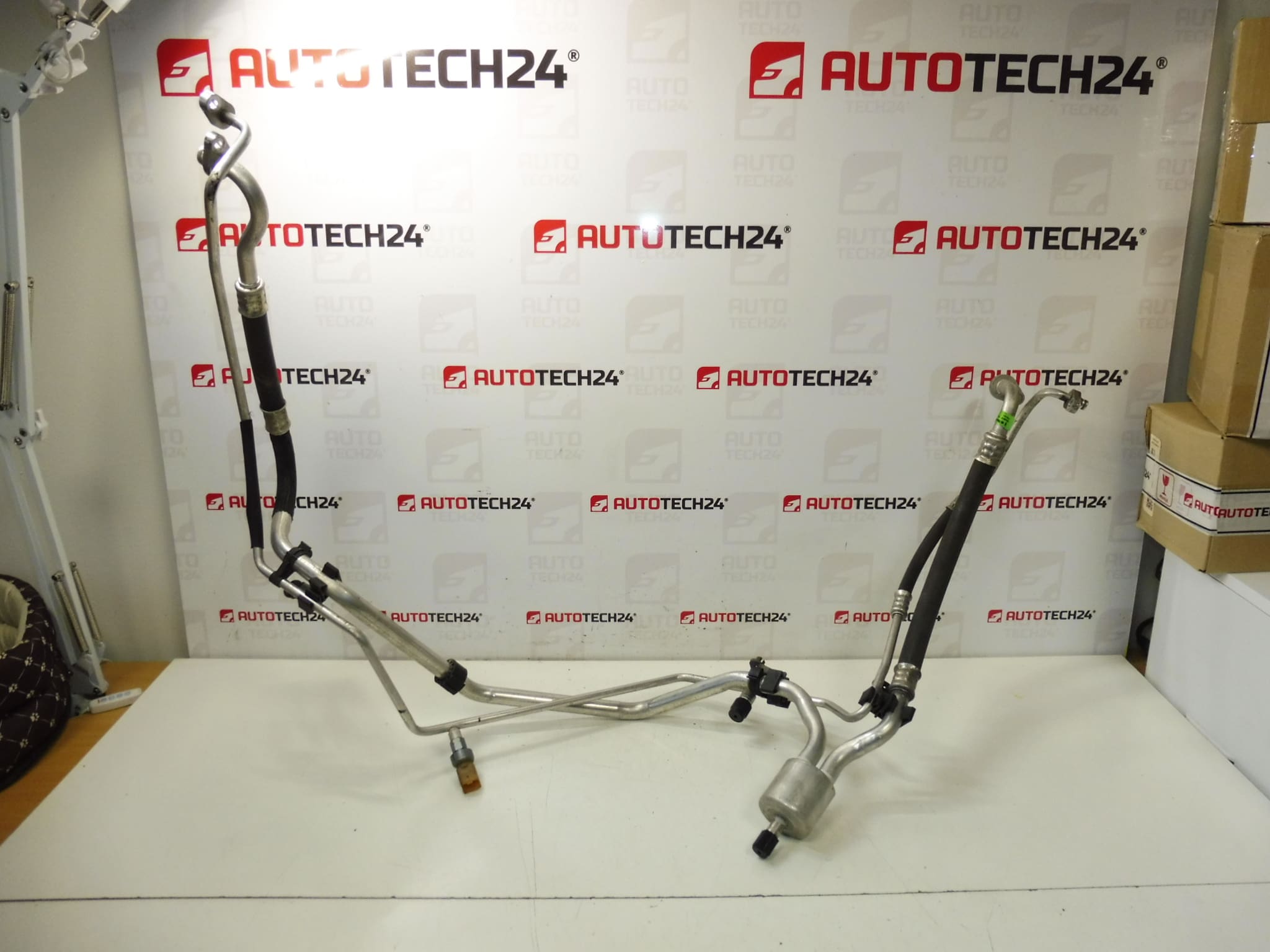 Climate pipe Citroen Peugeot DS 9670651880 6477Z9