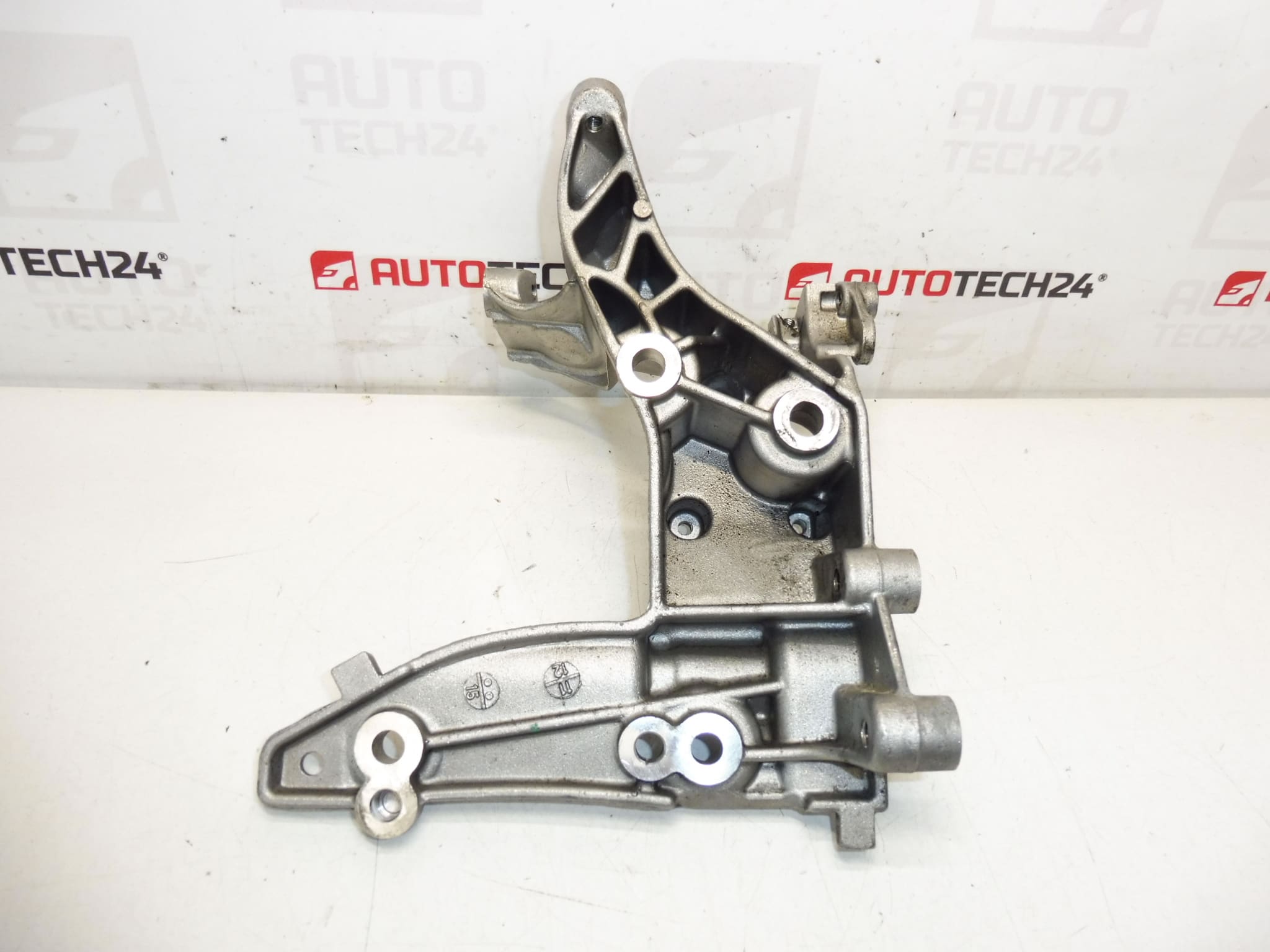 Alternator holder Citroën Peugeot 1.6 e-HDI 9674030280 5706P8 - Image 2