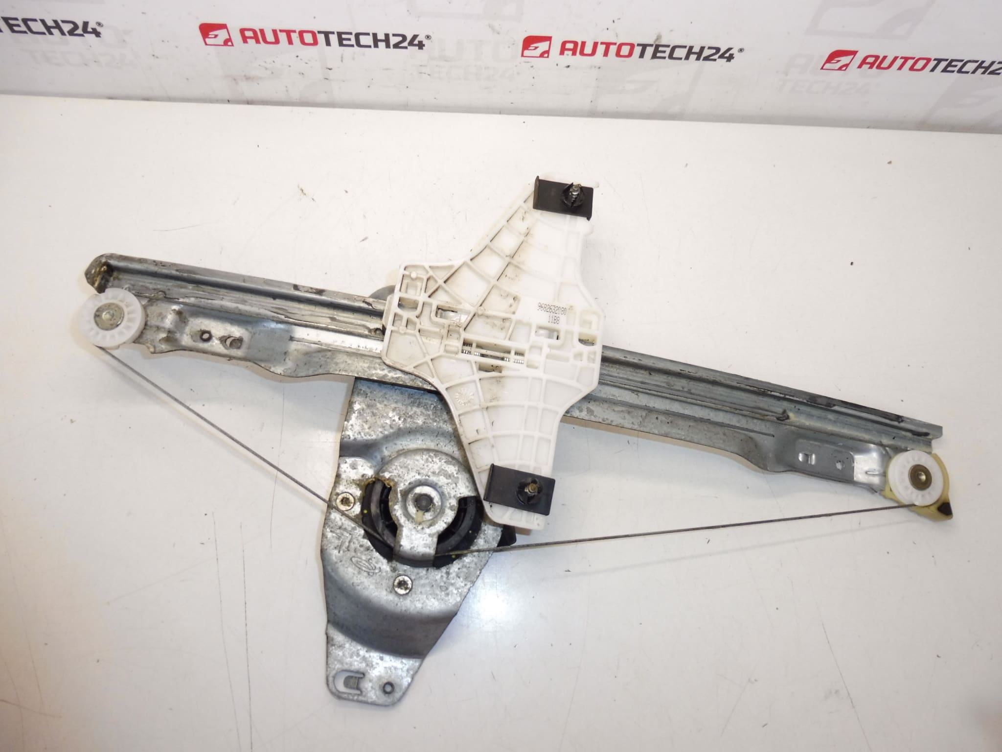 Citroën C4 Picasso 9224E4 Right Rear Window Winding Mechanism - Image 2