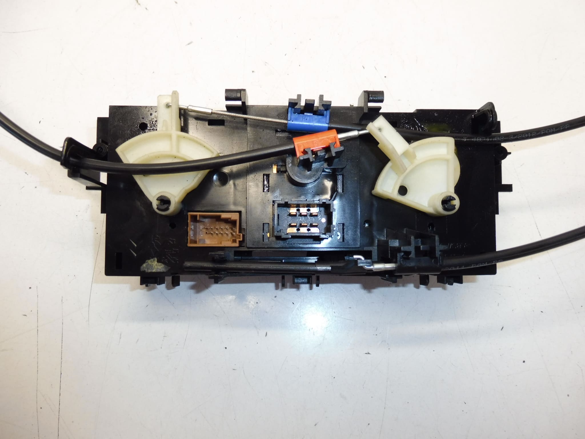 Citroen C3 II and DS3 air conditioning heater control 9675400280 - Image 2