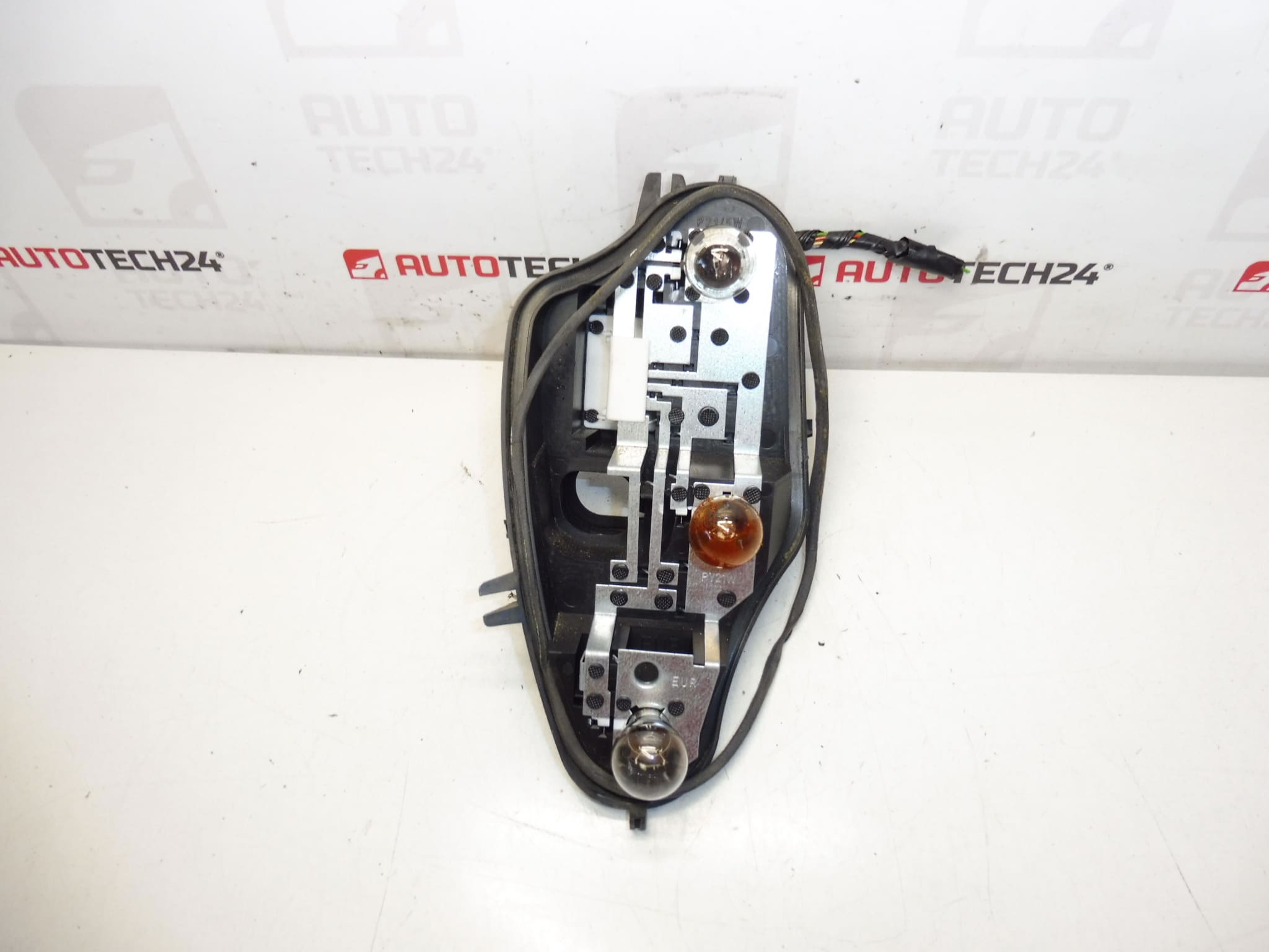 Right rear lamp base fender Citroën C3 II 6351KQ