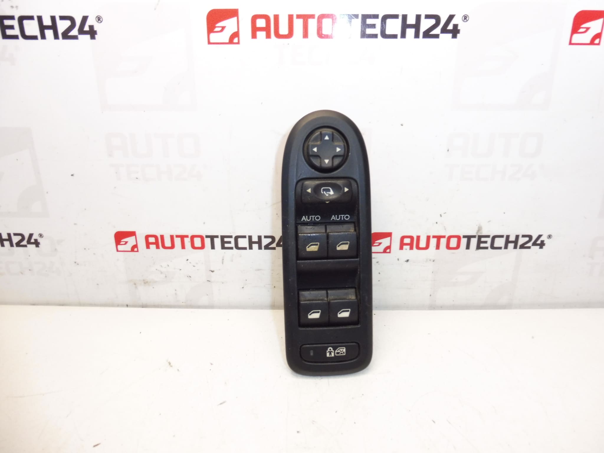 Window and mirror control Citroën C3 II 96652236XT 6490AZ