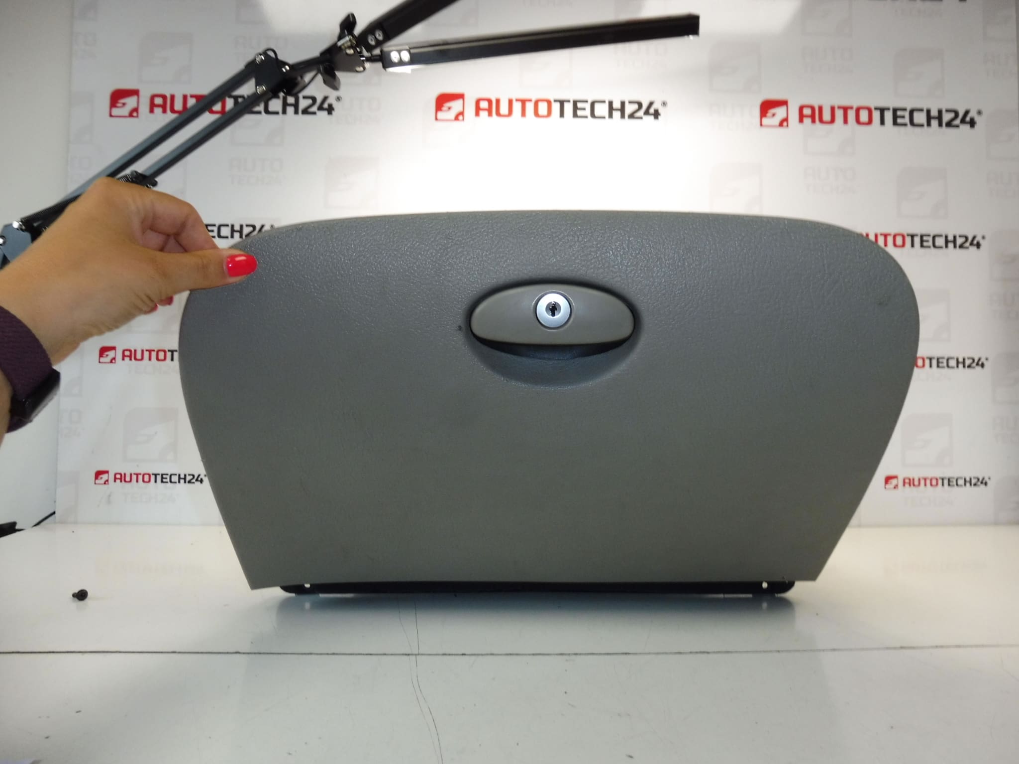 Storage box Citroën C5 9632612977 8220RG