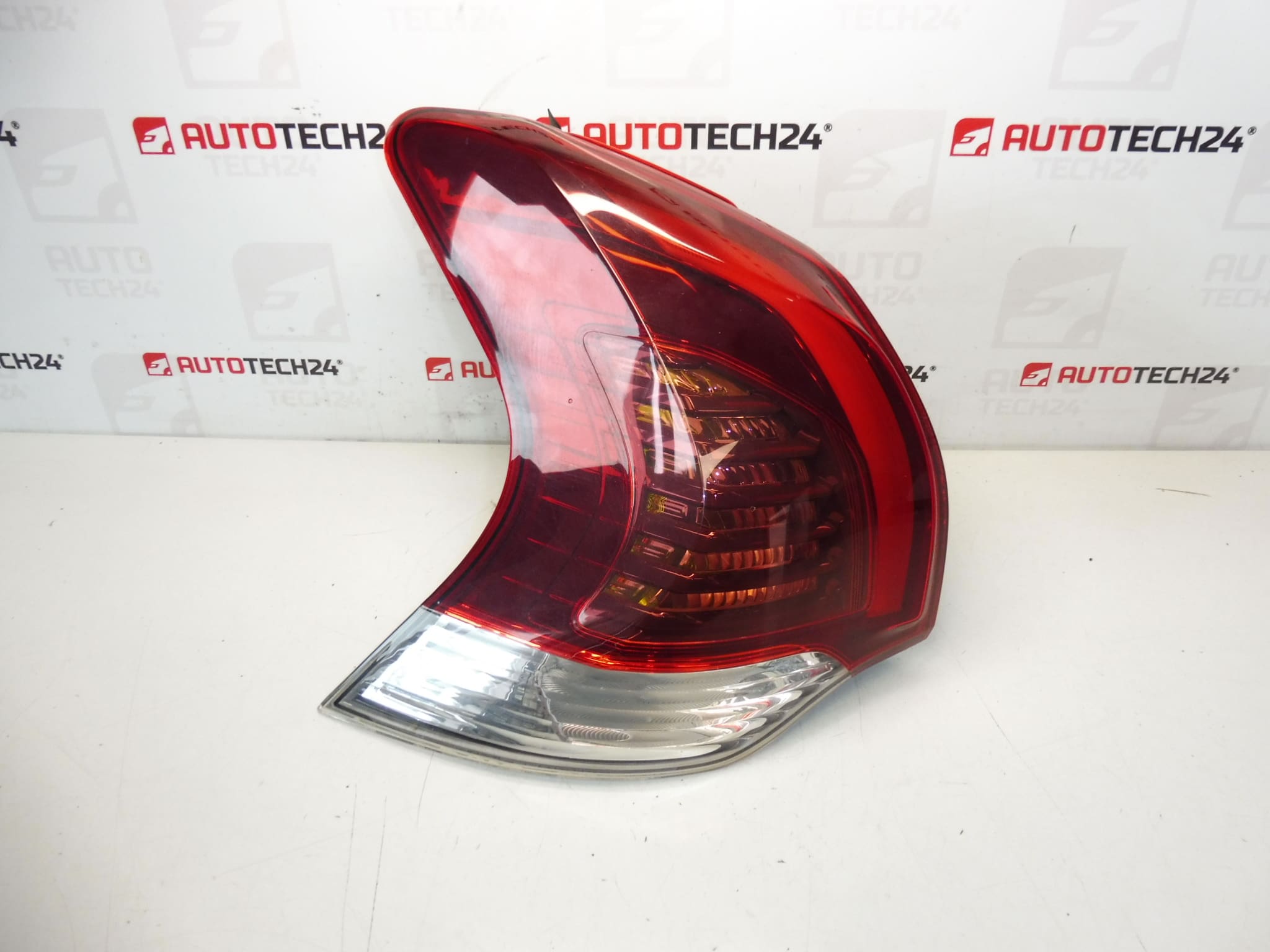Left rear headlight Peugeot 3008 9805510580