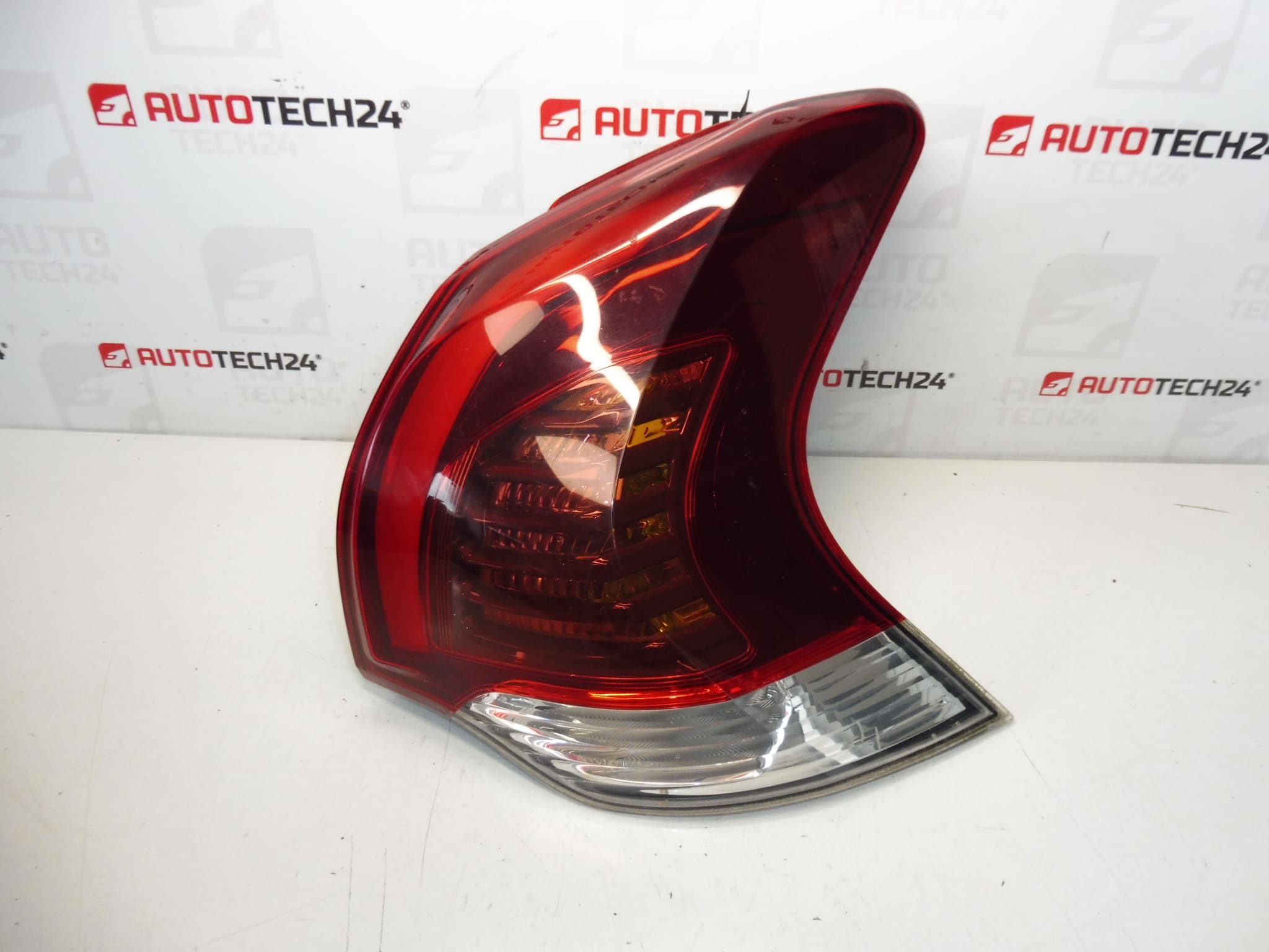 Right rear headlight Peugeot 3008 9805510480
