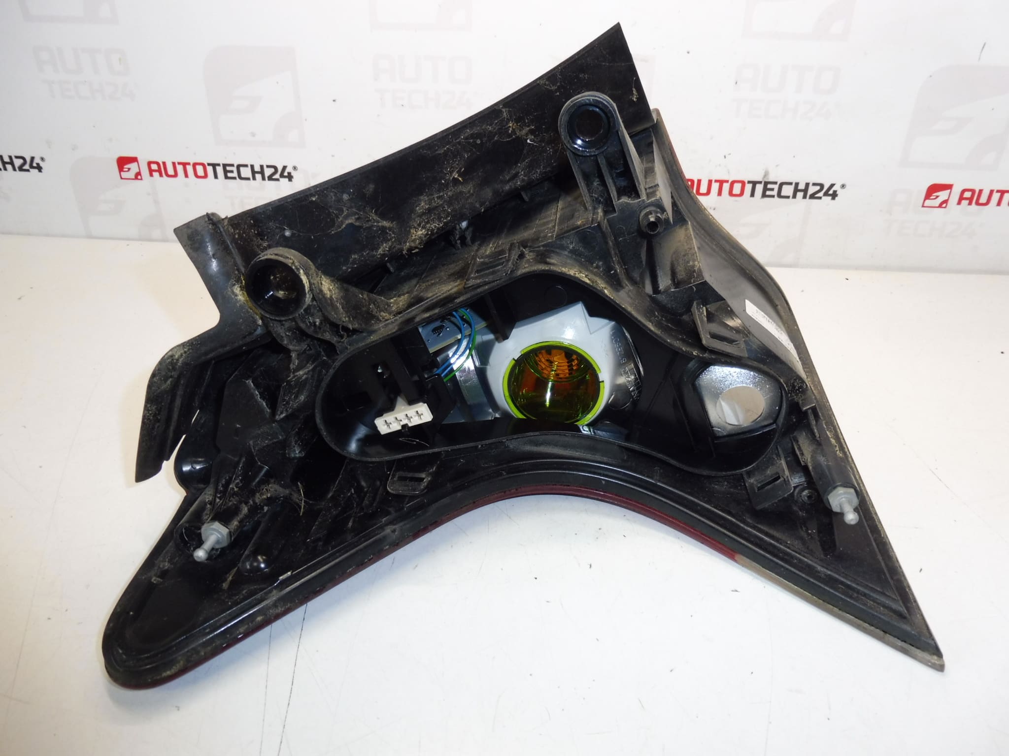 Right rear headlight Peugeot 3008 9805510480 - Image 2
