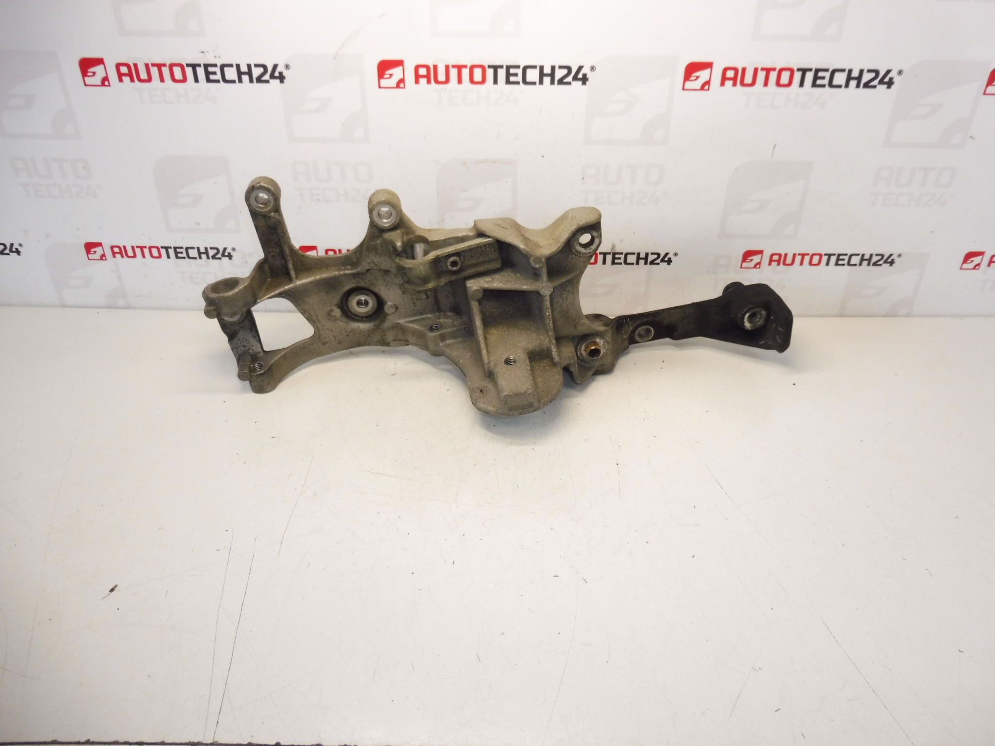 Citroën Peugeot Alternator A/C Compressor Holder 9688628680 5706N7