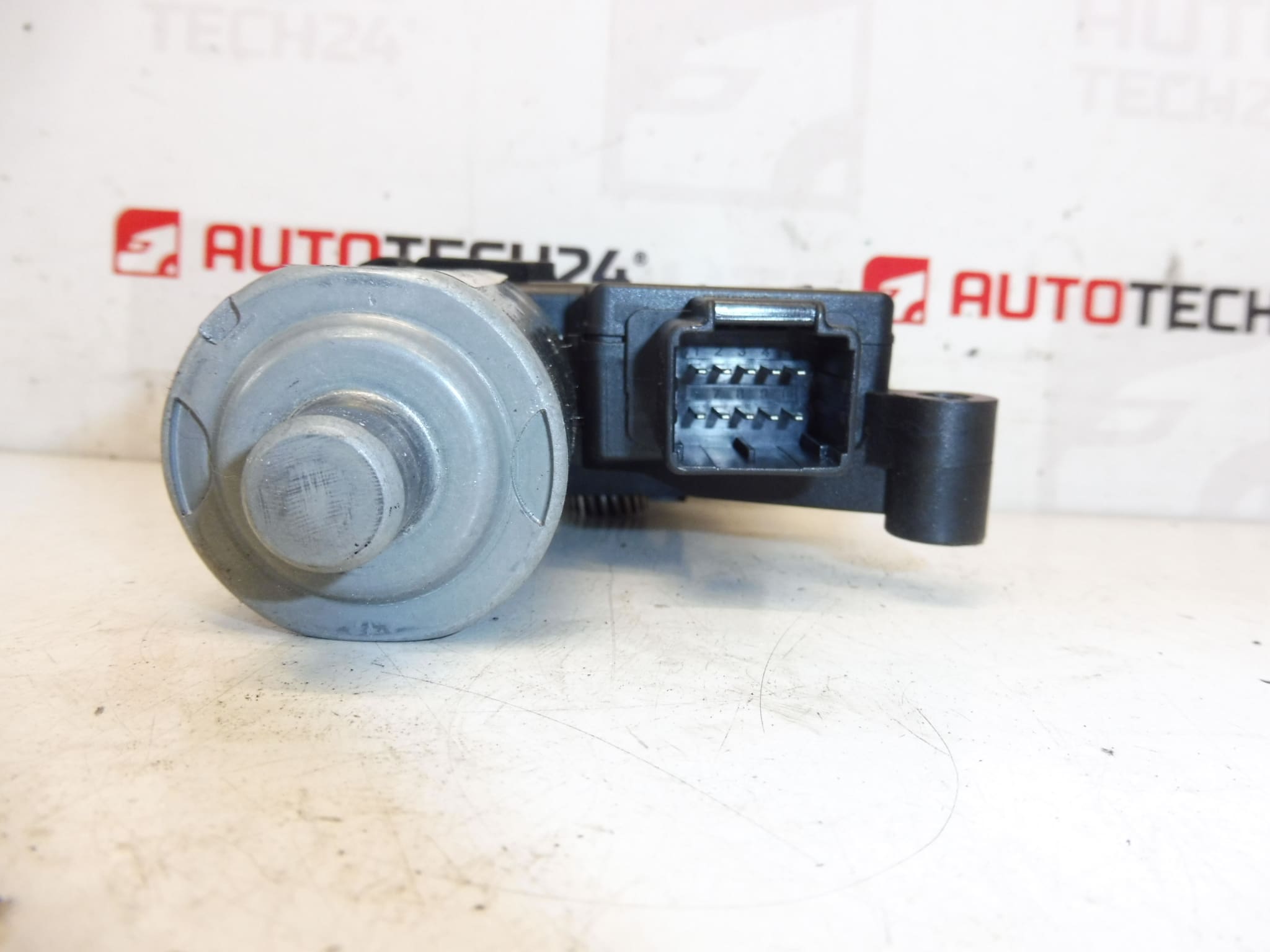 Electric motor Bosch Citroen C4 Picasso 0390200072 8401NC - Image 2