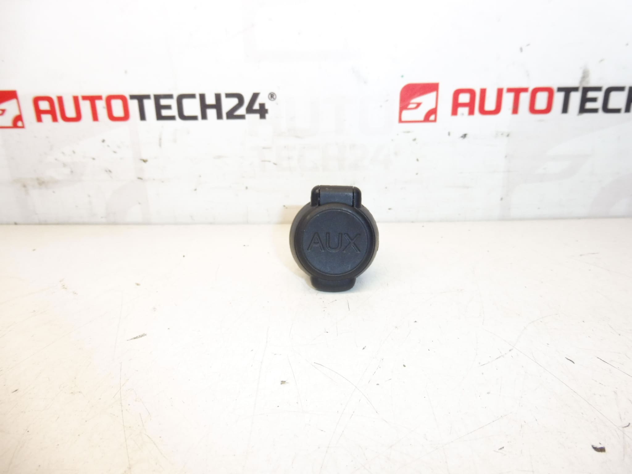 USB socket Citroën Peugeot 96645227ZD 6574JV