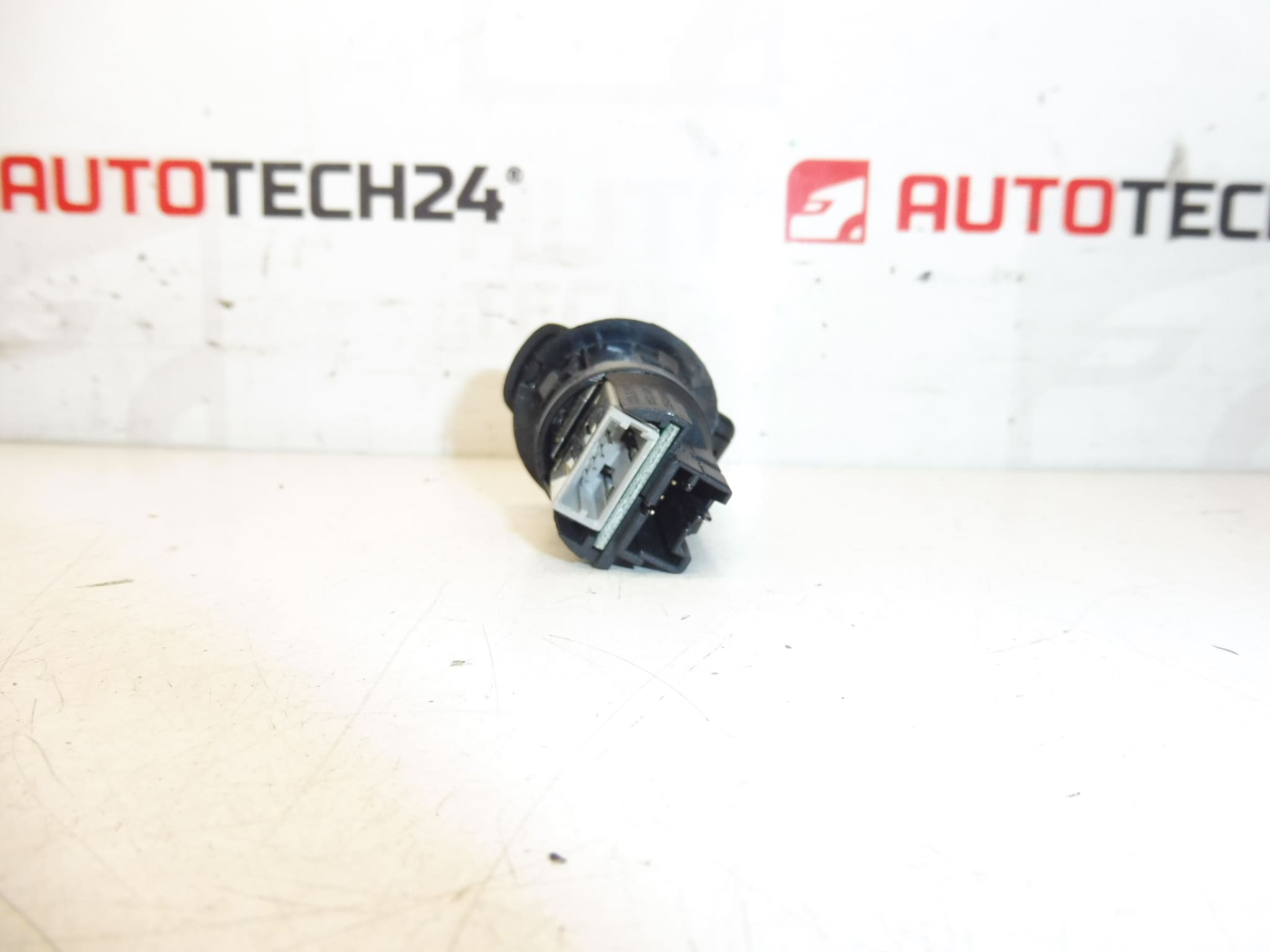 USB socket Citroën Peugeot 96645227ZD 6574JV - Image 2