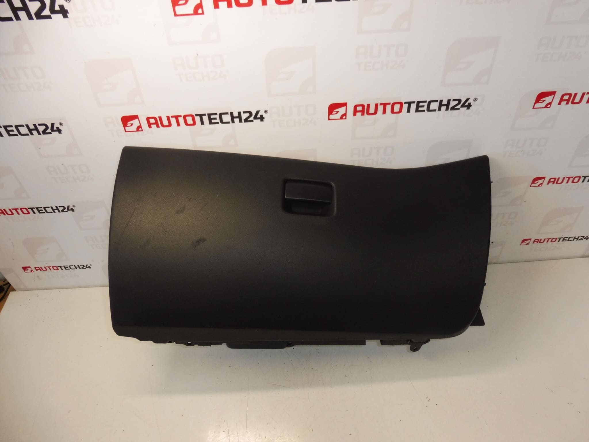 Storage box Citroën C4 Picasso 8218FH 8218FF 8226CY