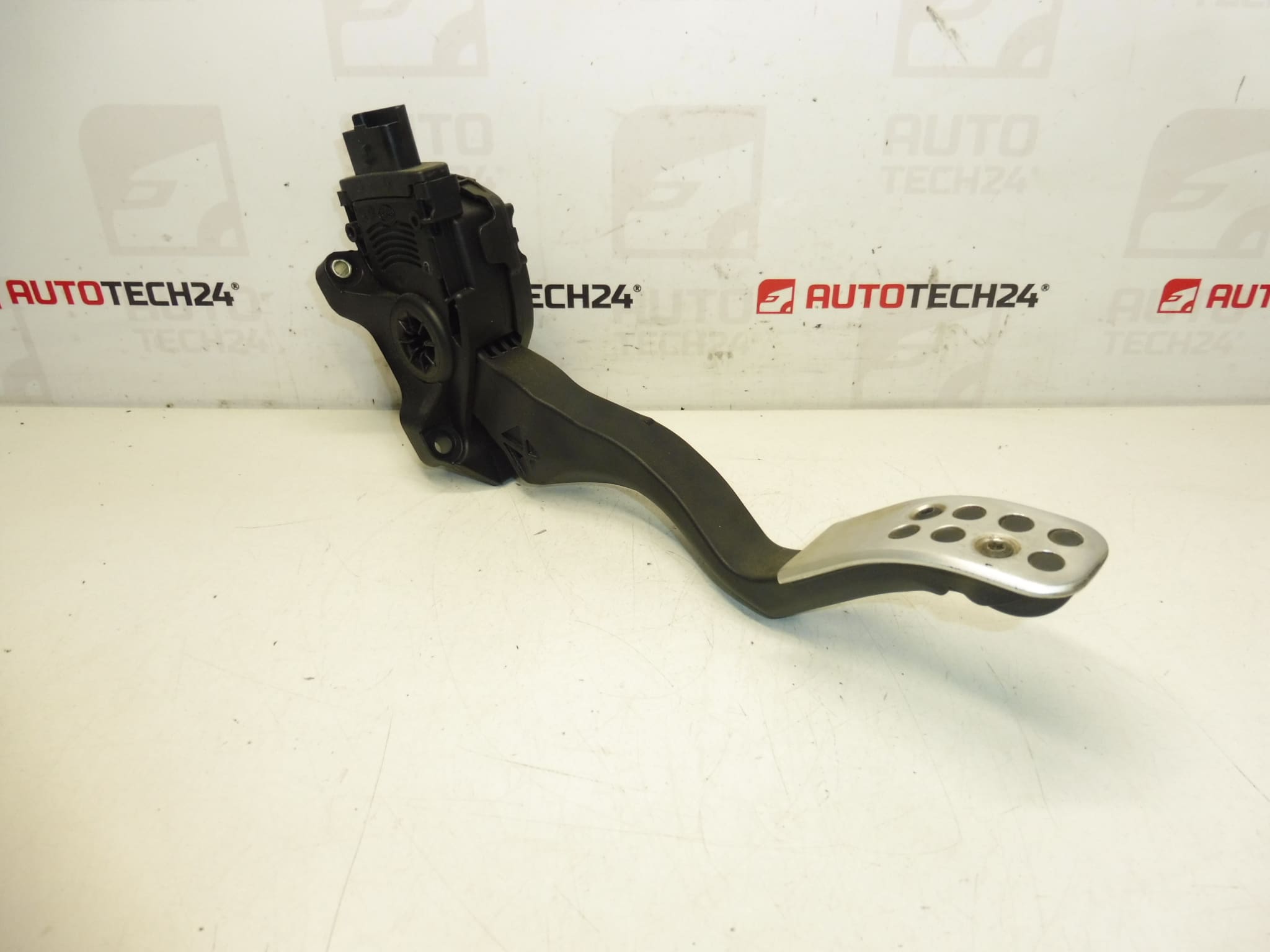 Gas pedal HELLA Citroën Peugeot 9671433880 1601CX