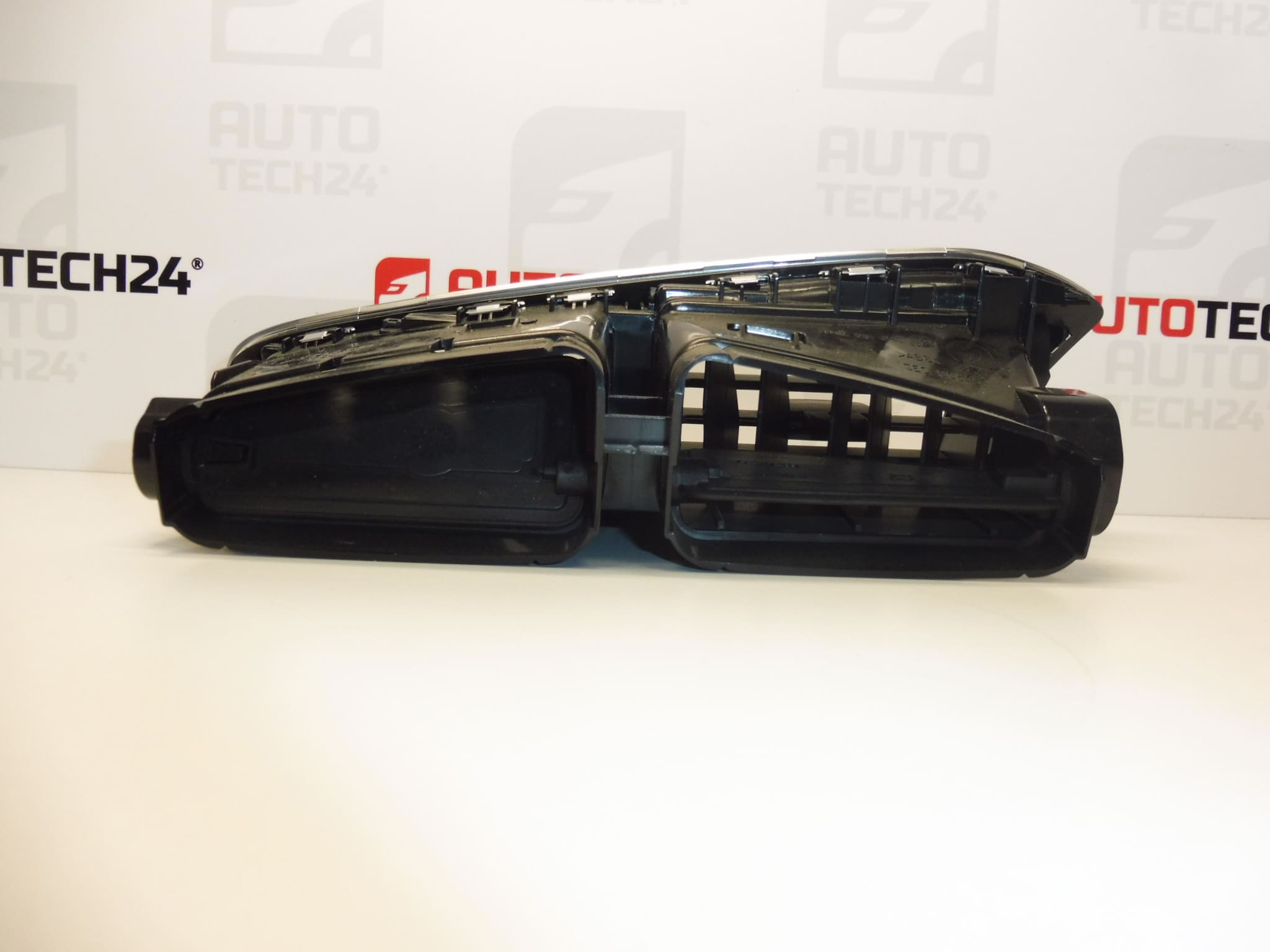 Citroen C4 II B7 and DS4 Central Air Grille 9676609977 8247EC - Image 2