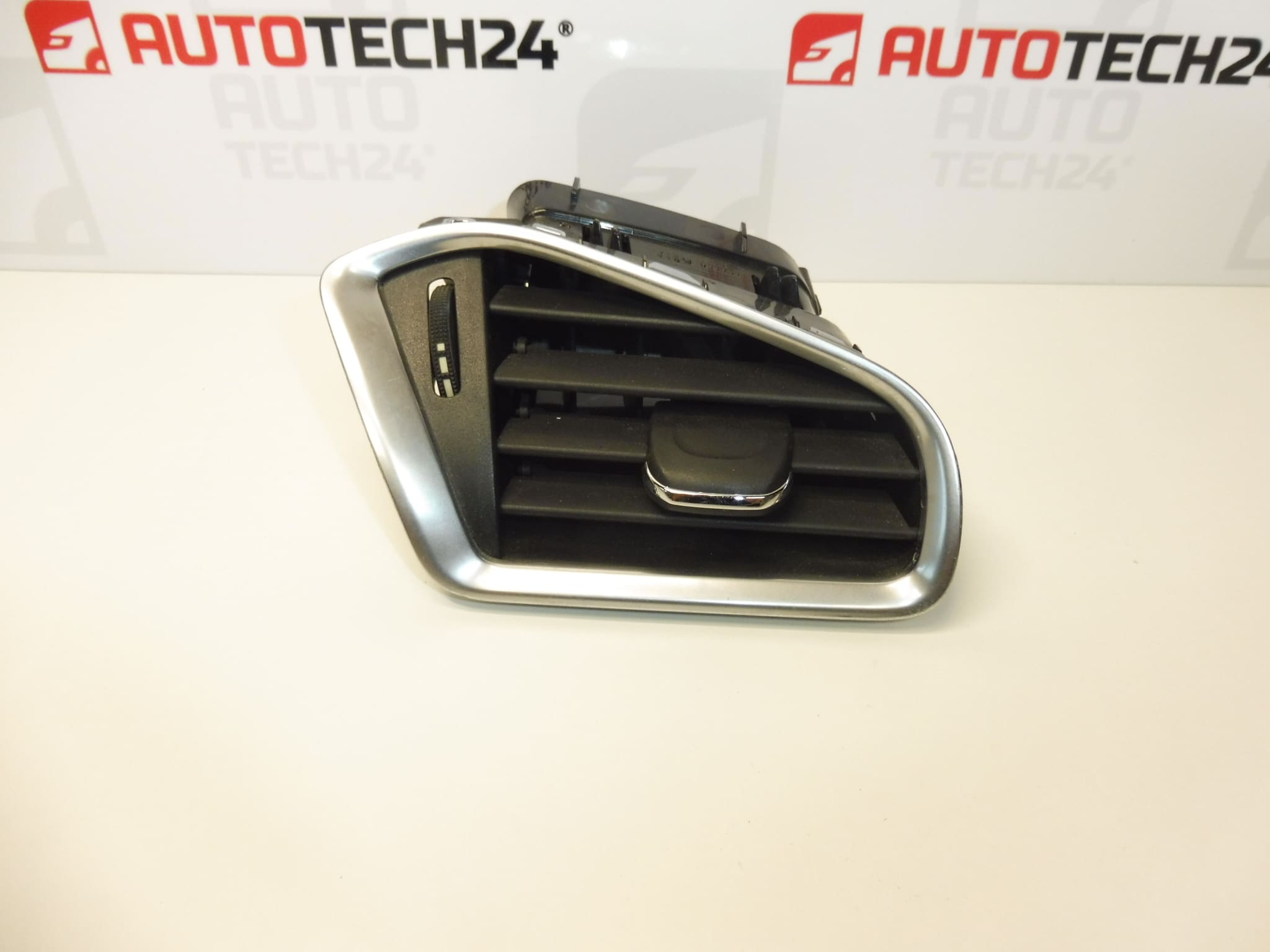 Right ventilation grill Citroen C4 II B7 and DS4 9671332277 8247S1