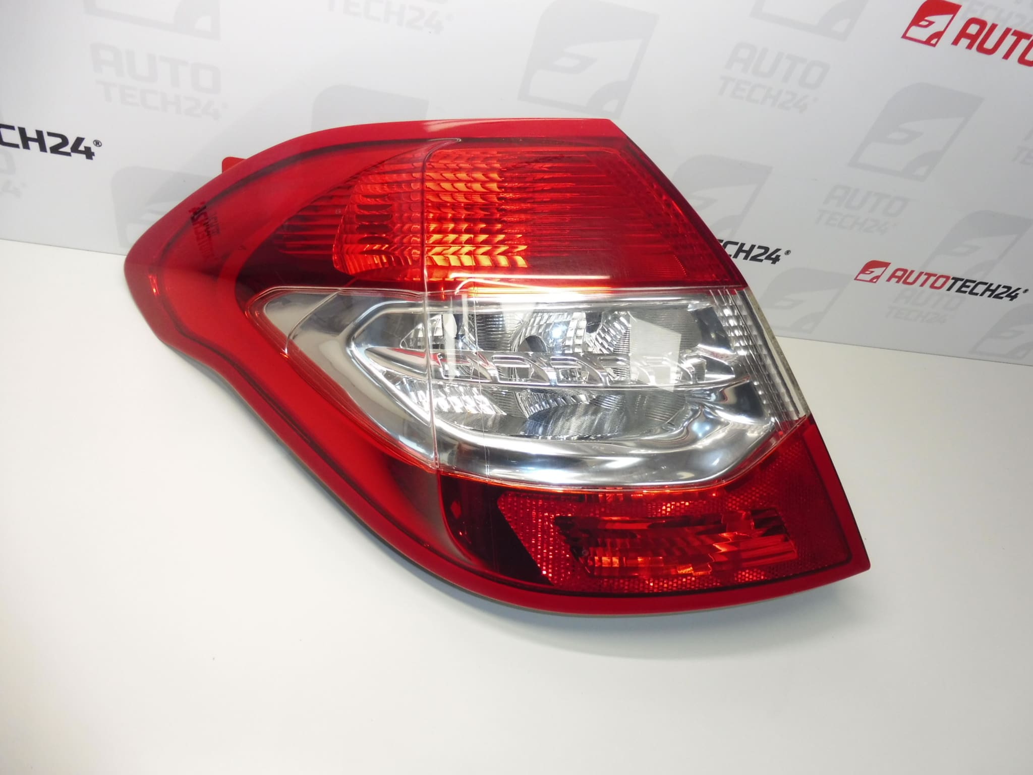 Left rear light exterior Citroën C4 II 9687312180 6350KS