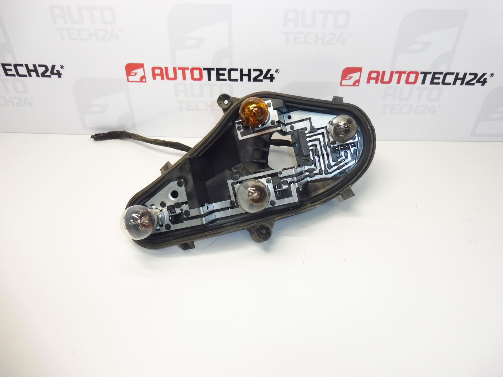 Socket left rear light external Citroën C4 II 6350KS