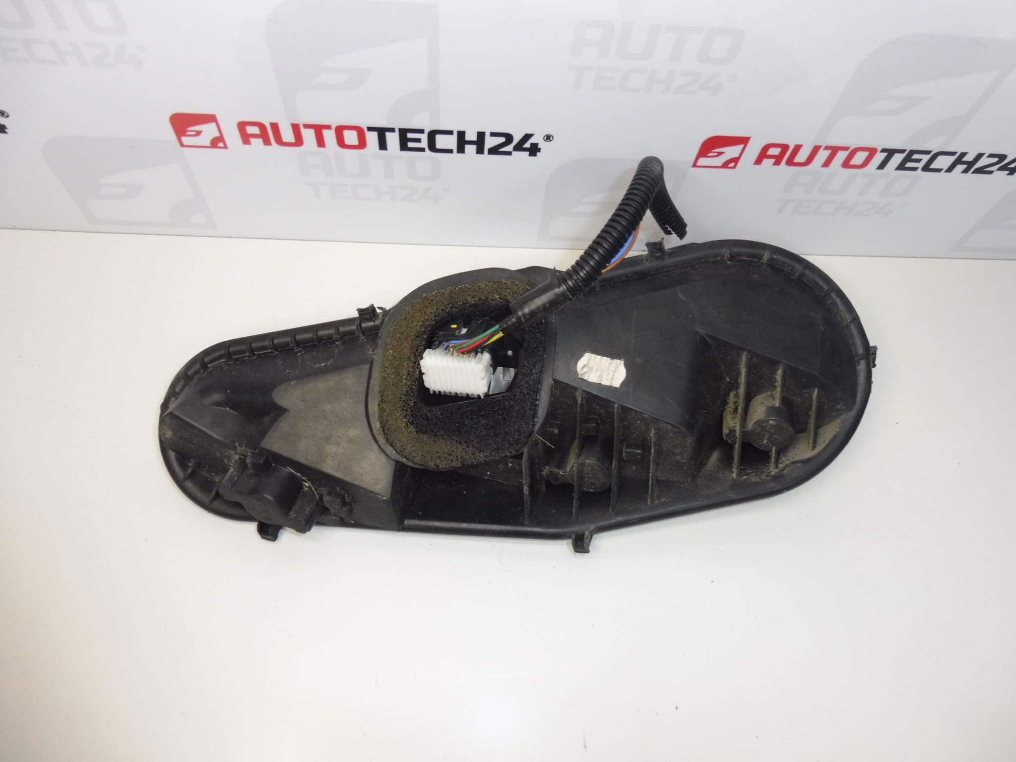 Right Rear Lamp Bulb Socket Citroën C1 Peugeot 107 1607990780 - Image 2